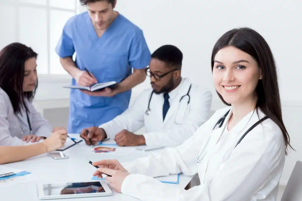 Beranda 11 team of doctors having meeting in medical office